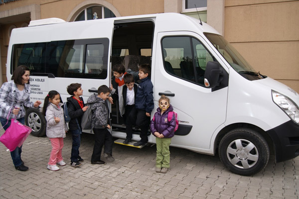 Okul servislerine kamera sistemi