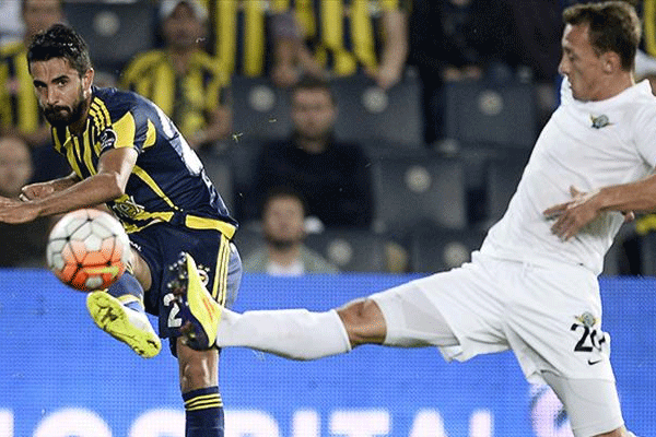 Fenerbahçe evinde takıldı