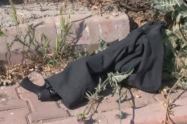 Kaçarken pompalı tüfeği sokağa attılar