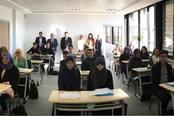 Fransa'nın ilk Türk lisesi eğitime açıldı