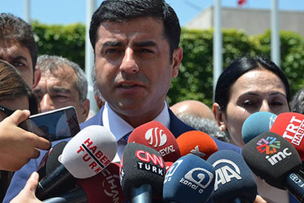 'İçişleri Bakanı'nın istifa etmesi gerekir'