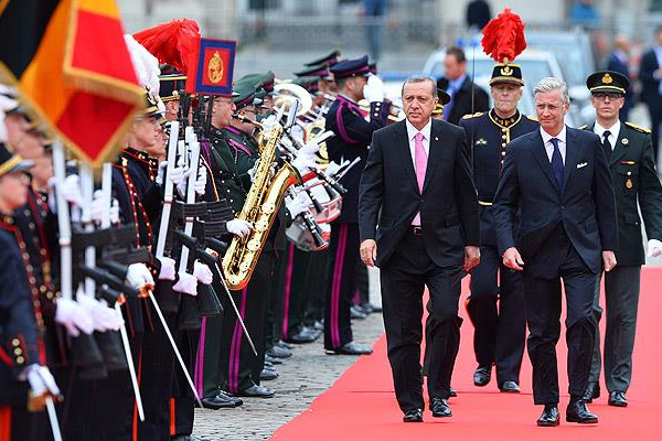 Cumhurbaşkanı Erdoğan Belçika'da resmi törenle karşılandı