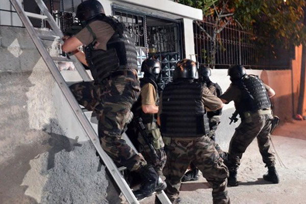 Adana'da şafak operasyonu