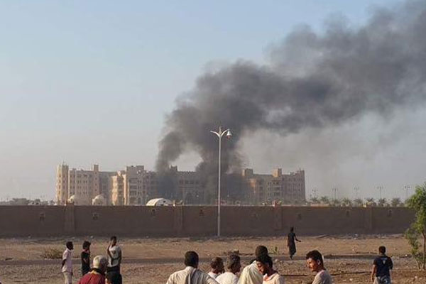 Yemen'de başbakanın kaldığı otel vuruldu