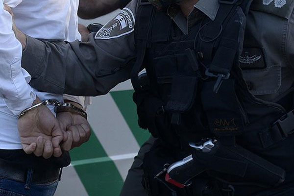 İsrail askerleri 30 Filistinliyi gözaltına aldı