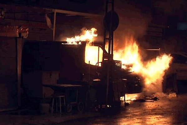 Başkent’te park halindeki minibüs alev aldı