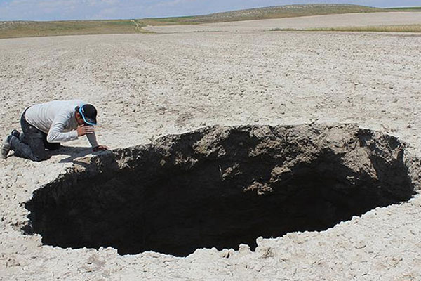 Konya'da yeni obruk vatandaşları korkuttu
