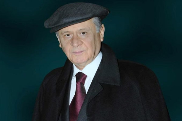 'İktidar yerine kasketli pozları tercih etti'