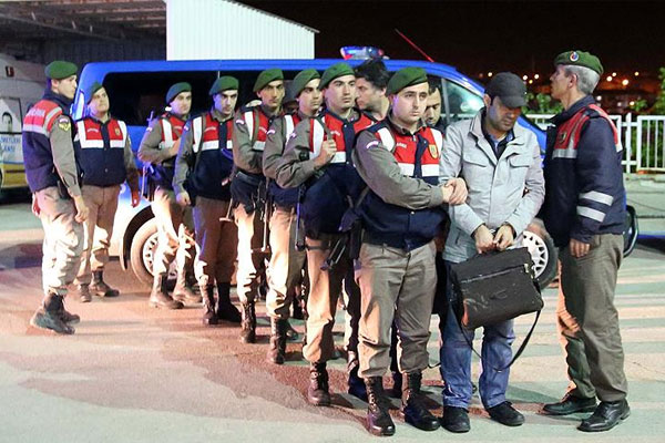 Yurt dışına kaçmaya çalışan 7 FETÖ şüphelisi yakalandı