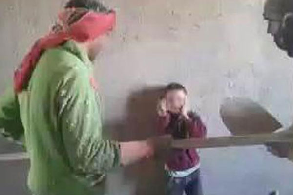 Çocuğa işkence yapan işçiler yakalandı