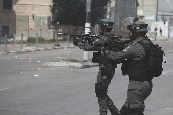 İsrail askerleri 17 Filistinliyi gözaltına aldı