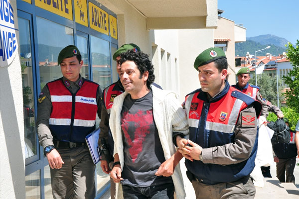 Oyuncu Selim Erdoğan tutuklandı