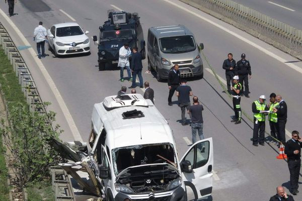 İstanbul'da servis minibüsünde patlama!