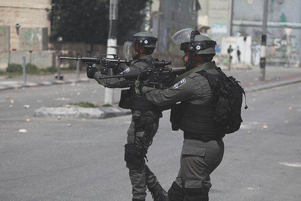 İsrail 14 Filistinliyi gözaltına aldı