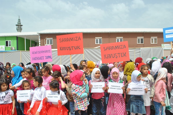 Fenerbahçeli futbolcudan mülteci çocuklara spor kompleksi