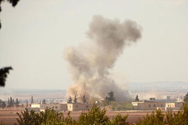Batı Halep'te savaş uçakları sivilleri vurdu
