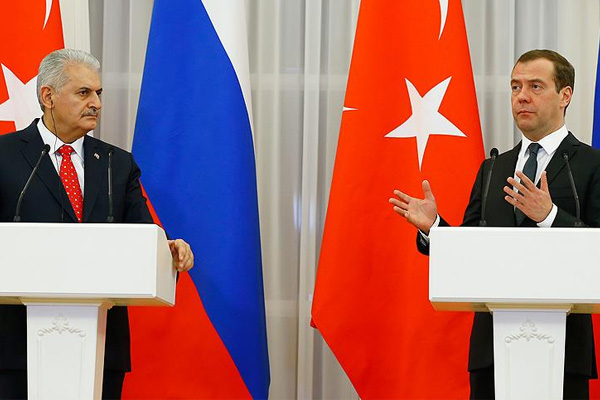 Yıldırım Medvedev ile telefonla görüştü