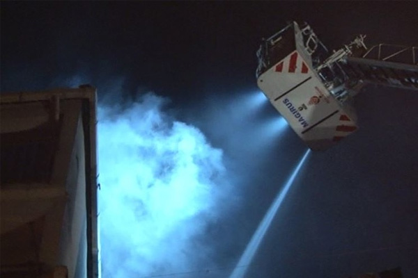 Beyoğlu’nda korkutan yangın!