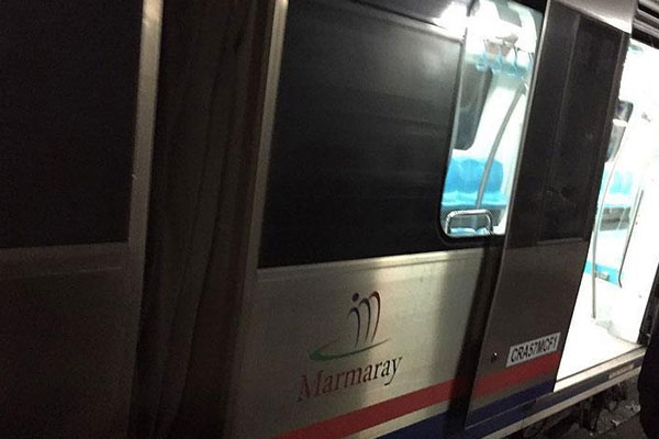 Marmaray'da teknik arıza seferleri aksattı
