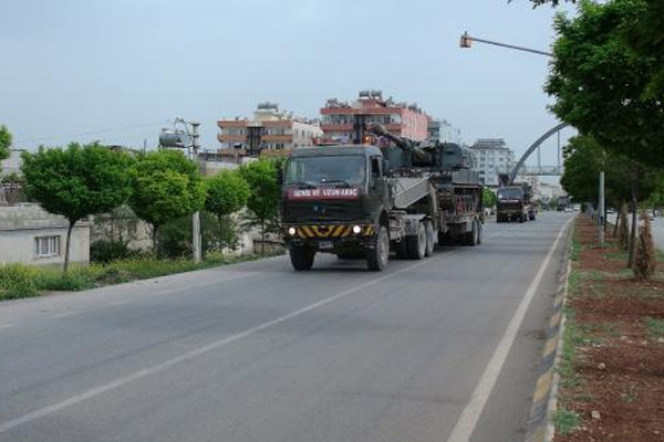 Suriye sınırına askeri sevkiyat yapıldı