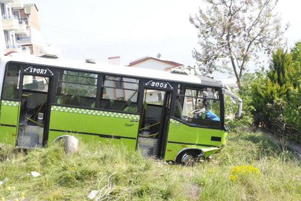 İzmit'te otobüsün freni patladı: 22 yaralı