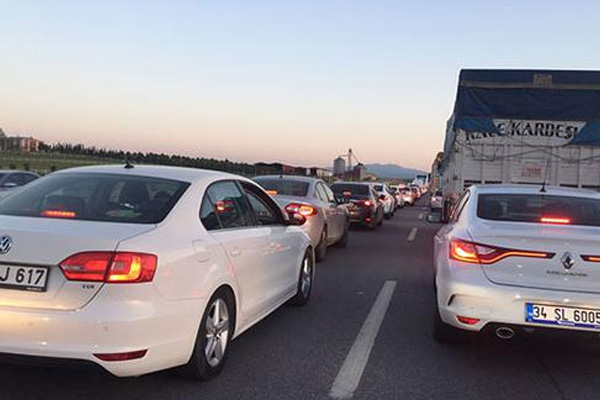 Bursa-İzmir karayolunda 3 günlük tatil trafiği