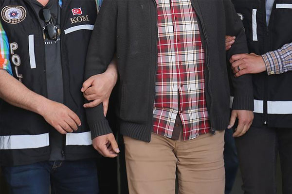 6 öğretmen FETÖ'den gözaltında