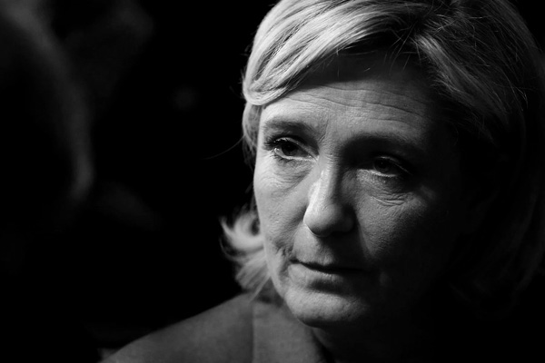 Le Pen: Avro öldü. Frank para birimine geçelim