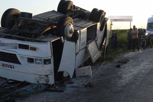 Konya'da minibüs devrildi: 19 yaralı