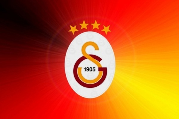 Galatasaraylı taraftarlar yönetimi protesto etti