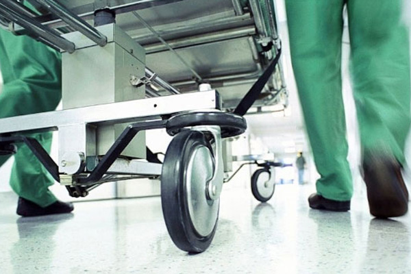 Motosiklet bebek arabalı kadına çarptı: 1 ölü