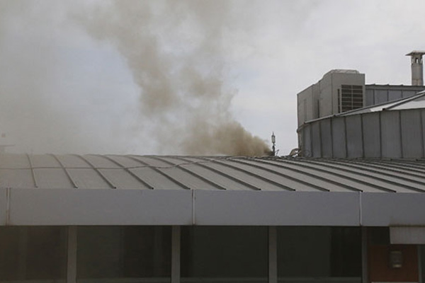 Bakanlık binası yanında yangın paniği