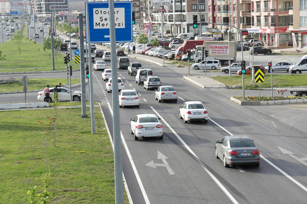 Tatil dönüşü trafikte yoğunluk
