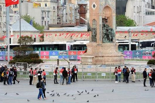 Taksim'e yasak kalktı!