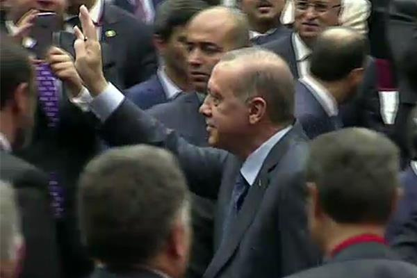 Erdoğan, AK Parti'ye üye oldu