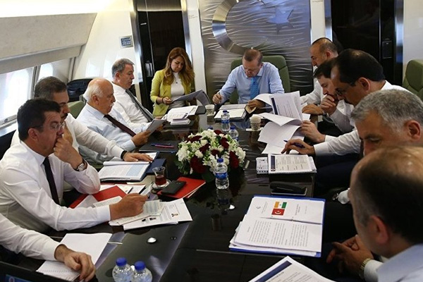 Erdoğan'ın uçağındaki MHP'li Sancaklı: Zaten çok eskiden tanışıyoruz