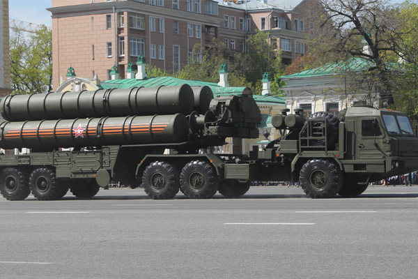 Ruslar S-400'leri Türkiye'ye getirecek