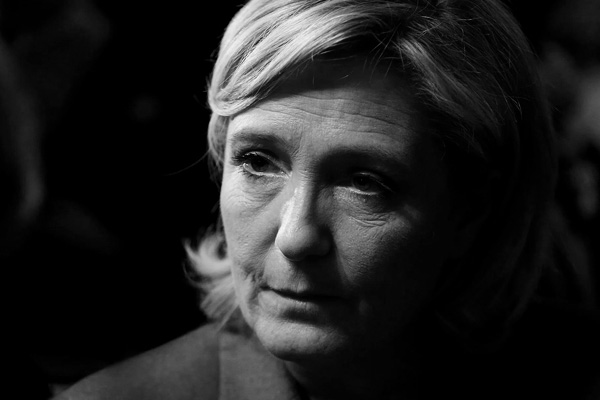 Le Pen 'hırsızlıkla' suçlanıyor