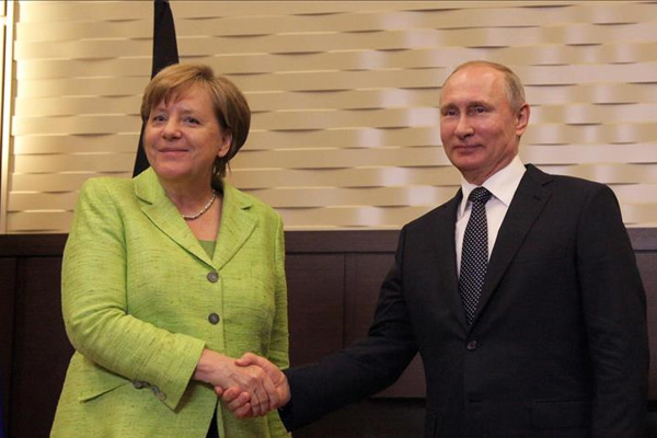 Rusya Devlet Başkanı Putin, Merkel ile görüştü