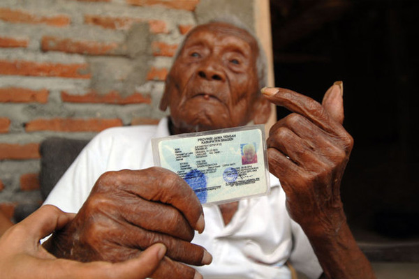 Dünyanın en yaşlı insanı öldü