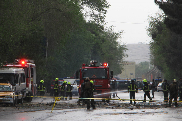 Afganistan'da NATO askeri konvoyuna bombalı saldırı