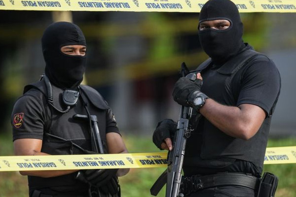 FETÖ'cü iki isim Malezya'da tutuklandı!