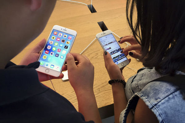 Apple'ın kârı arttı, satışları düştü