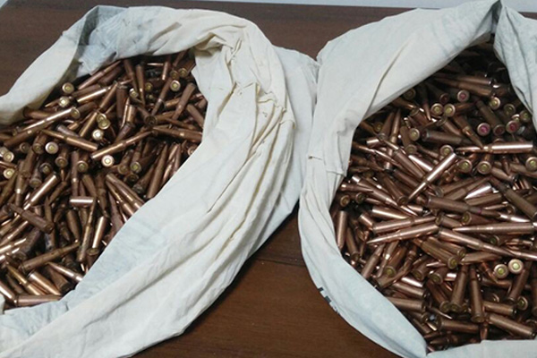 Silvan'da toprağa gömülü 2 çuval mermi ele geçirildi