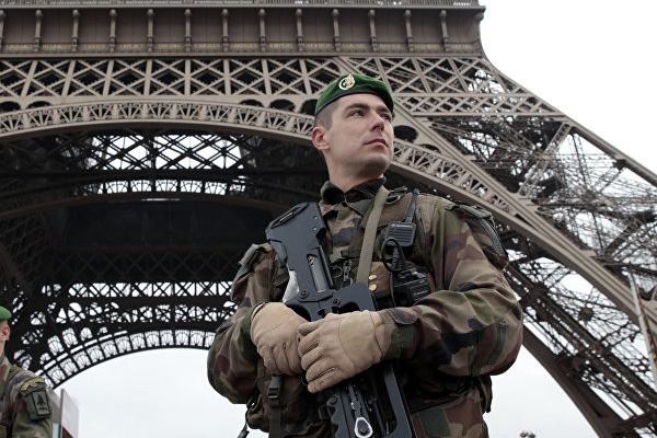 Eyfel Kulesi'nde güvenlik önlemleri artırıldı