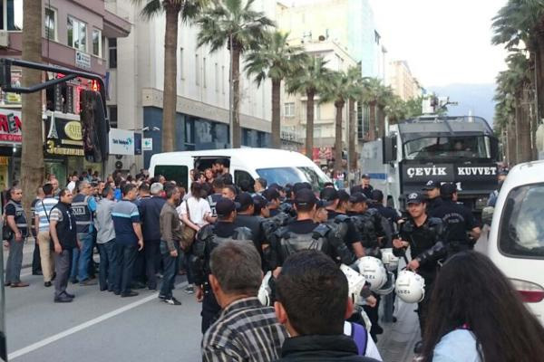 Denizli'de izinsiz eyleme polis müdahalesi: 34 gözaltı
