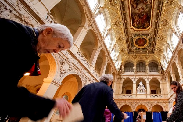 Fransa cumhurbaşkanını bugün seçiyor