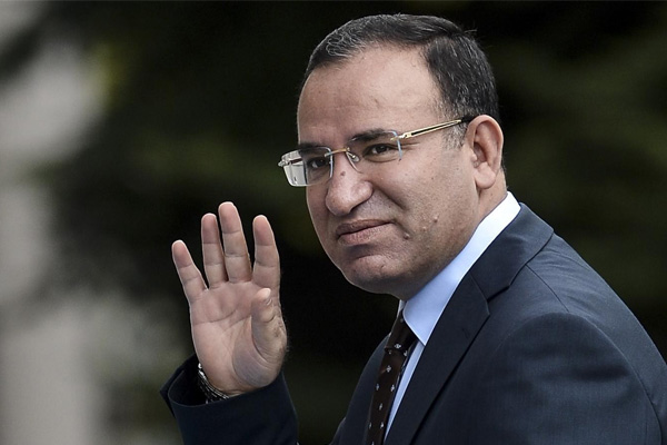 Bozdağ Gülen'in iadesi için ABD'ye gitti