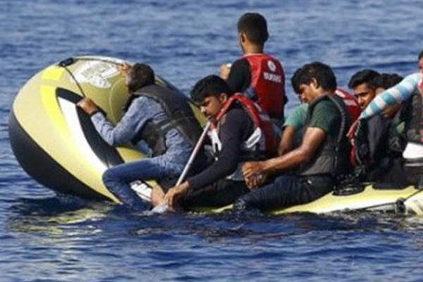 Akdeniz'de göçmen botu battı!