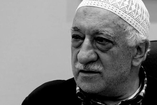 Almanya'da sınav sorularında Gülen'e övgü!